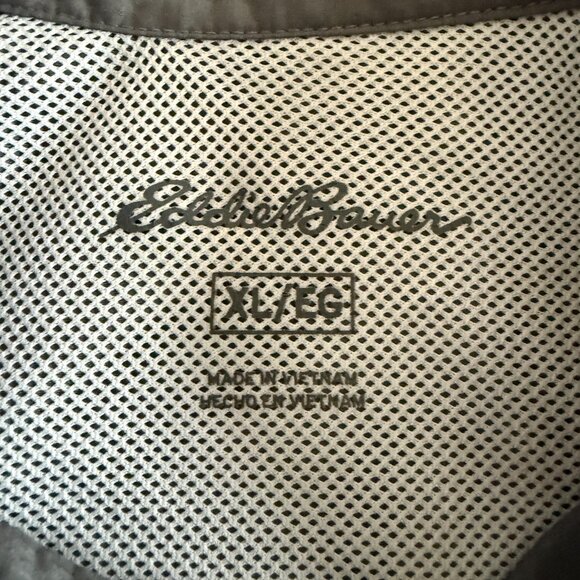 Eddie Bauer Men's XL Gray Outdoor Short Sleeve Button Down Shirt. - Picture 4 of 4